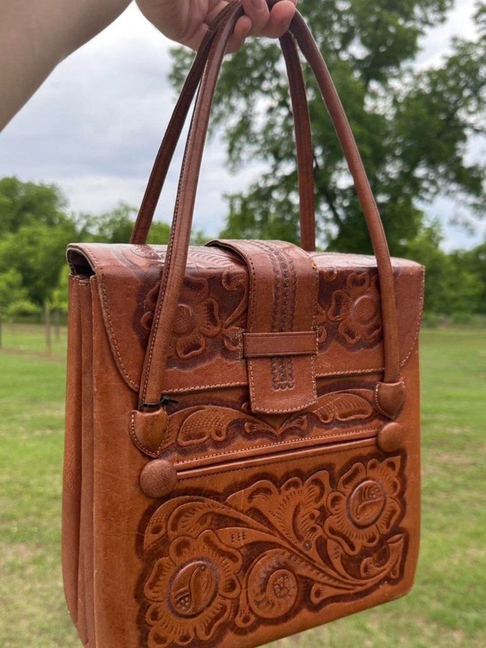 70s Tooled Mexican Floral Leather Shoulder Bag in Brown